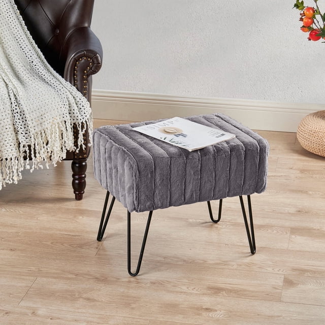 HOME SOFT THINGS OTOMAN/TABURETE SUPER SUAVE DE PIEL SINTÉTICA. OTOMAN TAPIZADO PARA REPOSAPIÉS CON PATAS DE METAL NEGRO Y ASIENTO ACOLCHADO. 48X33X43CM, GRIS PLATA