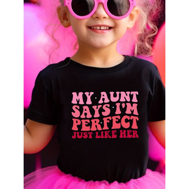 Amour Familial, Parfait comme Elle" T-Shirt Décontracté à Col Rond pour Filles - Coton Doux, Manches Courtes, Haut d'Été avec Lettrage Ludique Rose et Rouge