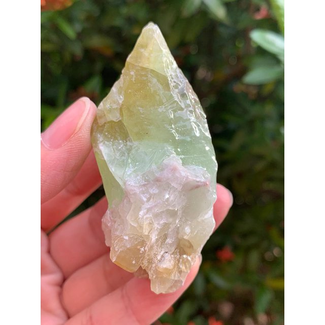 GAF TREASURES Large Green Calcite Rough Natural Stone, Raw Calcite Rock (Green Calcite, 1 Piece)