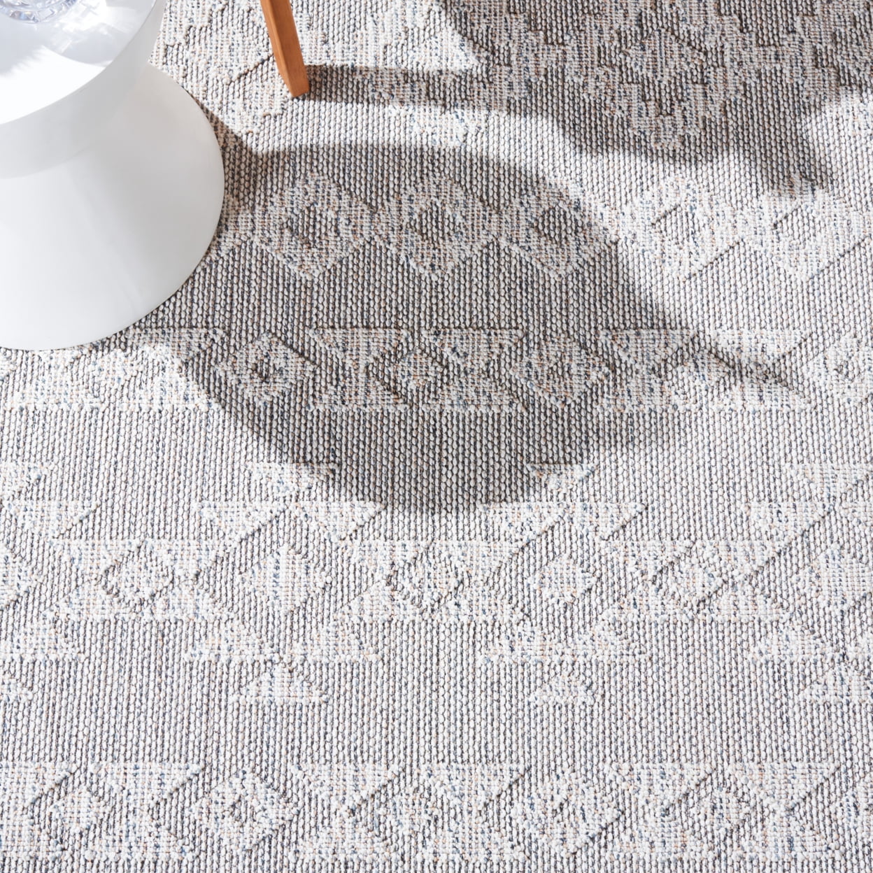 SAFAVIEH Global Caitriona Diamond Indoor/Outdoor Area Rug, Grey/Beige, 6'7" x 6'7" Round