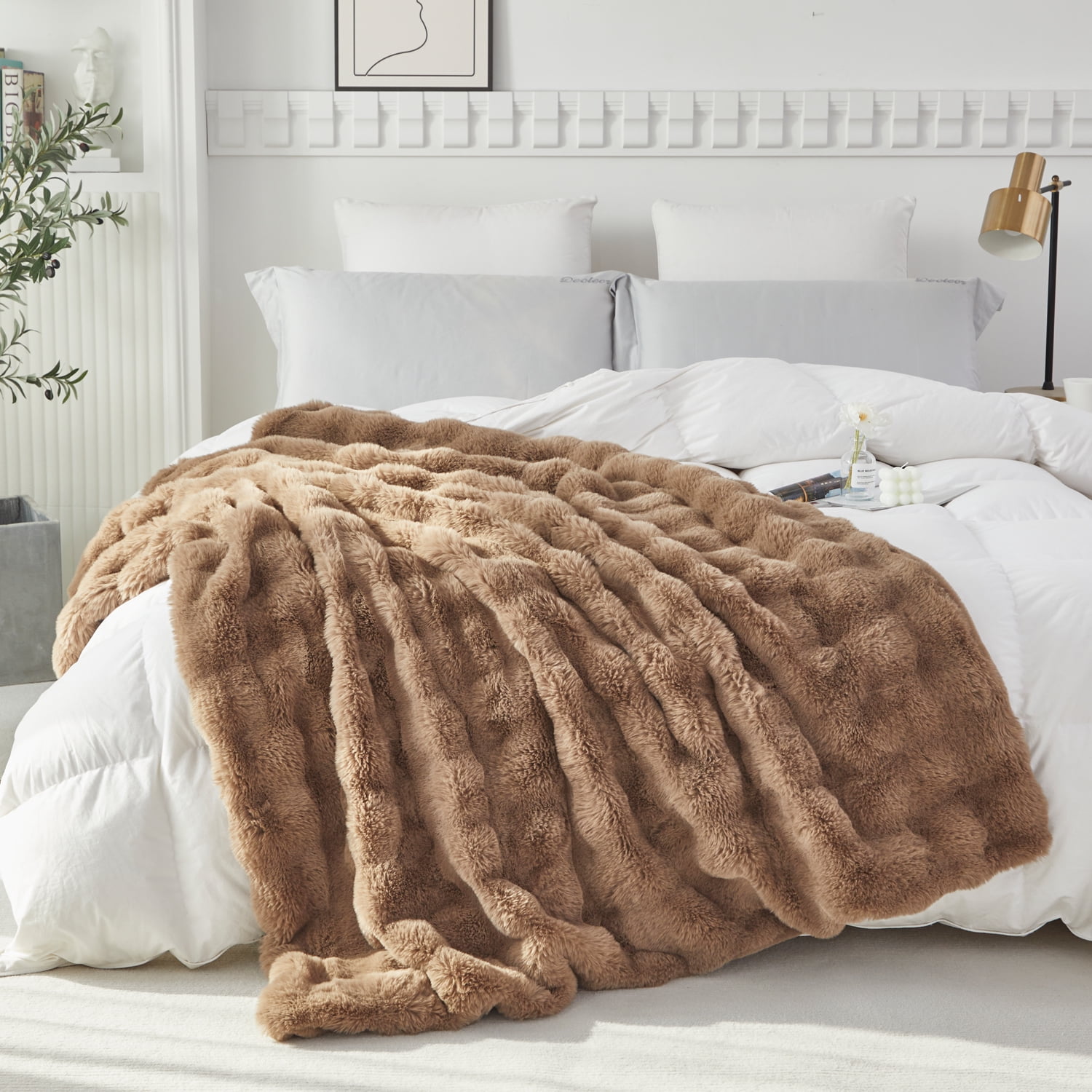 URBONUR Brown Luxury Bubble Throw Blanket for Couch Bed Chair, Faux Rabbbit Fur Soft Throw Blanket, luxury Plush Fluffy Throw Soft Warm Blanket 51×63 Inches