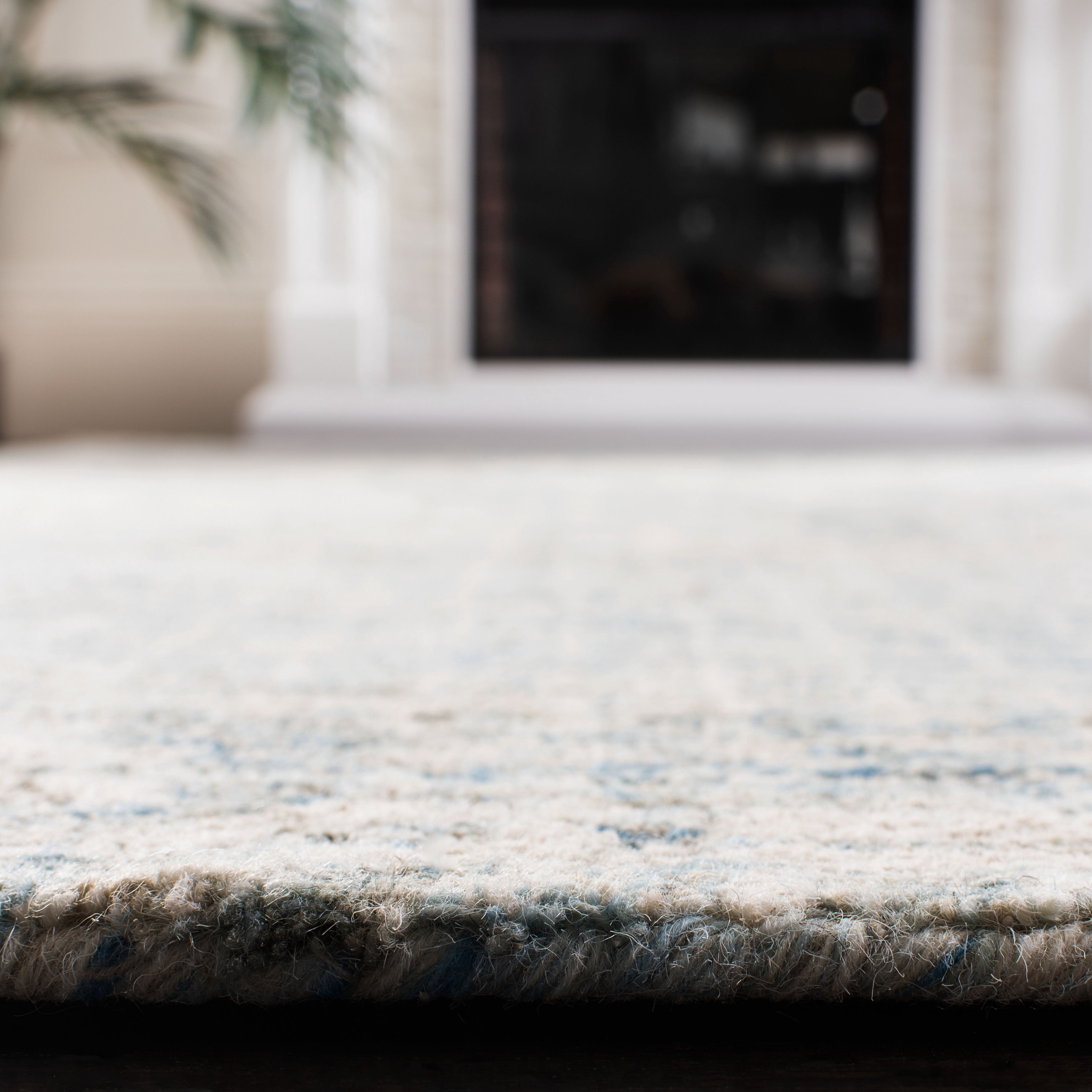 SAFAVIEH Abstract Bryanne Floral Wool Area Rug, Light Blue, 6' x 9'