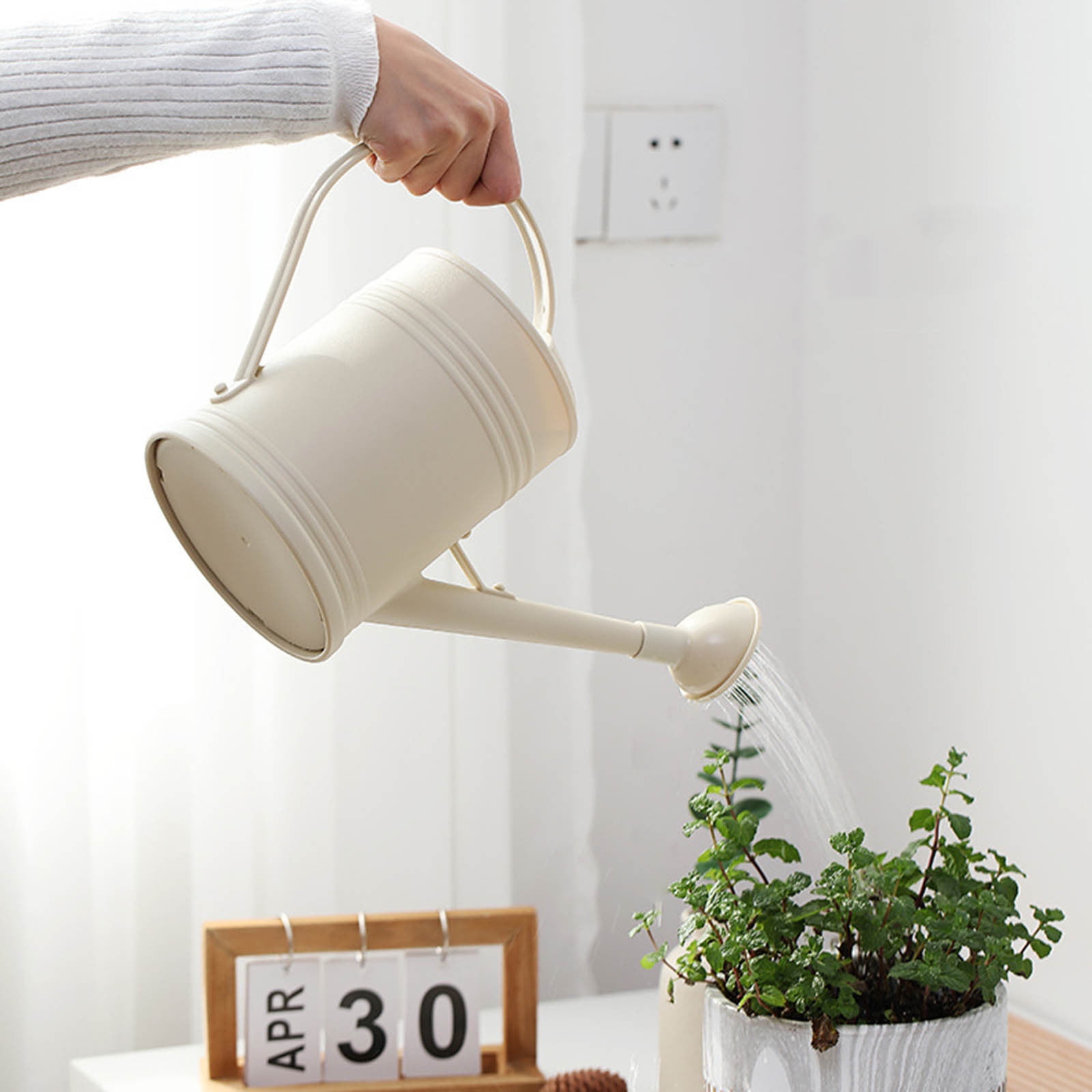Watering Cans for House Garden Flower, Long Spout Water Can for Outdoor Watering 2 Gallon