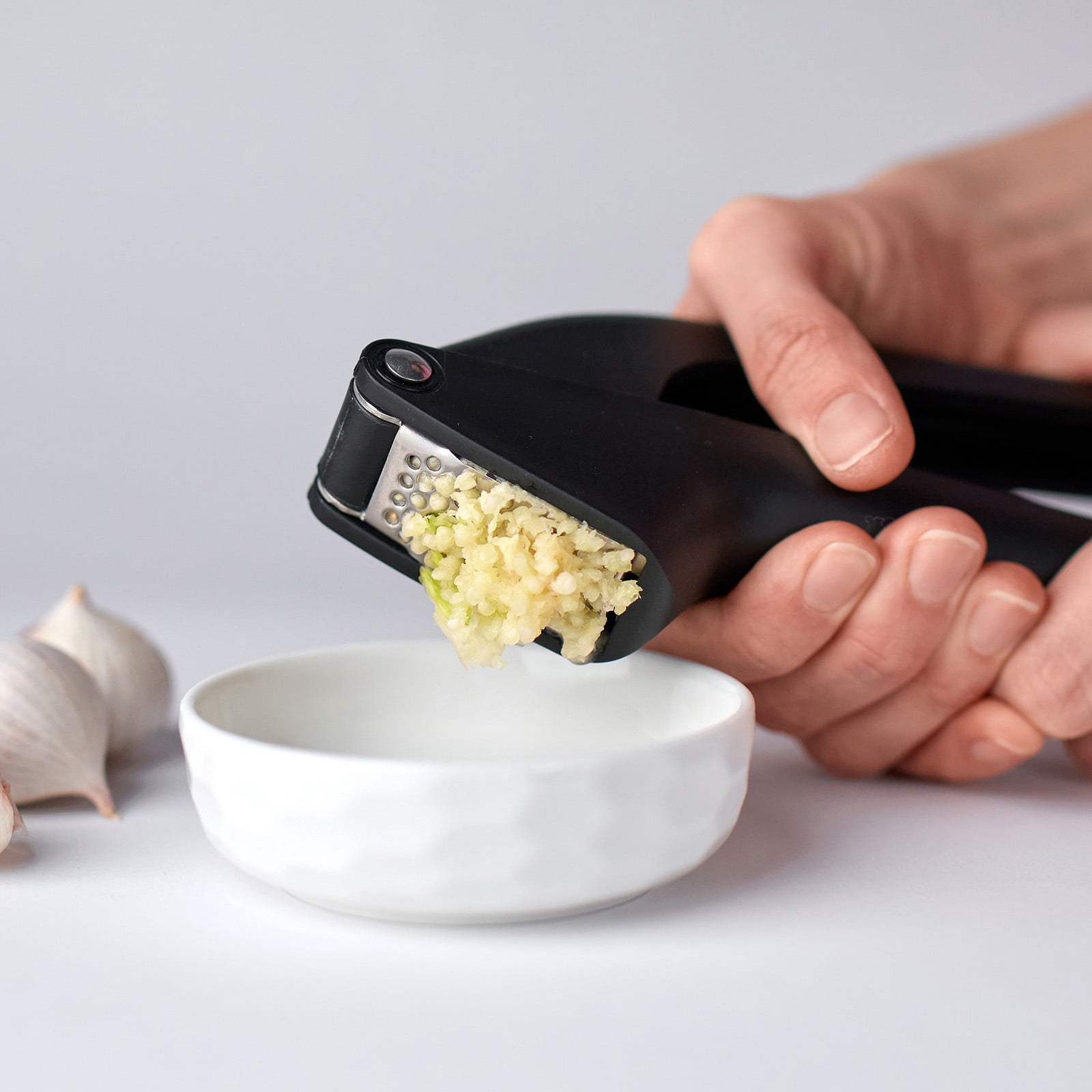 2pcs Garlic Press, 7.5 Inch Stainless Steel Garlic Slicer Crusher Tool Kitchen Utensil, White