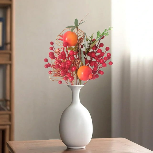 Linnome Arrangement Floral à Thème de Noël, Bouquet Artificiel avec Baies Rouges et Verdure pour Table Festive et Présentoir de Manteau