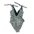 thumbnail image 2 of Traje de Baño Ocean Pacific para Mujer Completo con Nudo en Tirante, Cuello V, Estampado Animal Print Multicolor Talla EG, 2 of 4