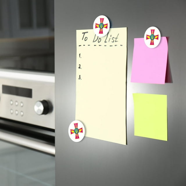 Ensemble Élégant de Réfrigérateur en Métal pour une Présentation de Notes de Cuisine Stylée et une Organisation Décorative