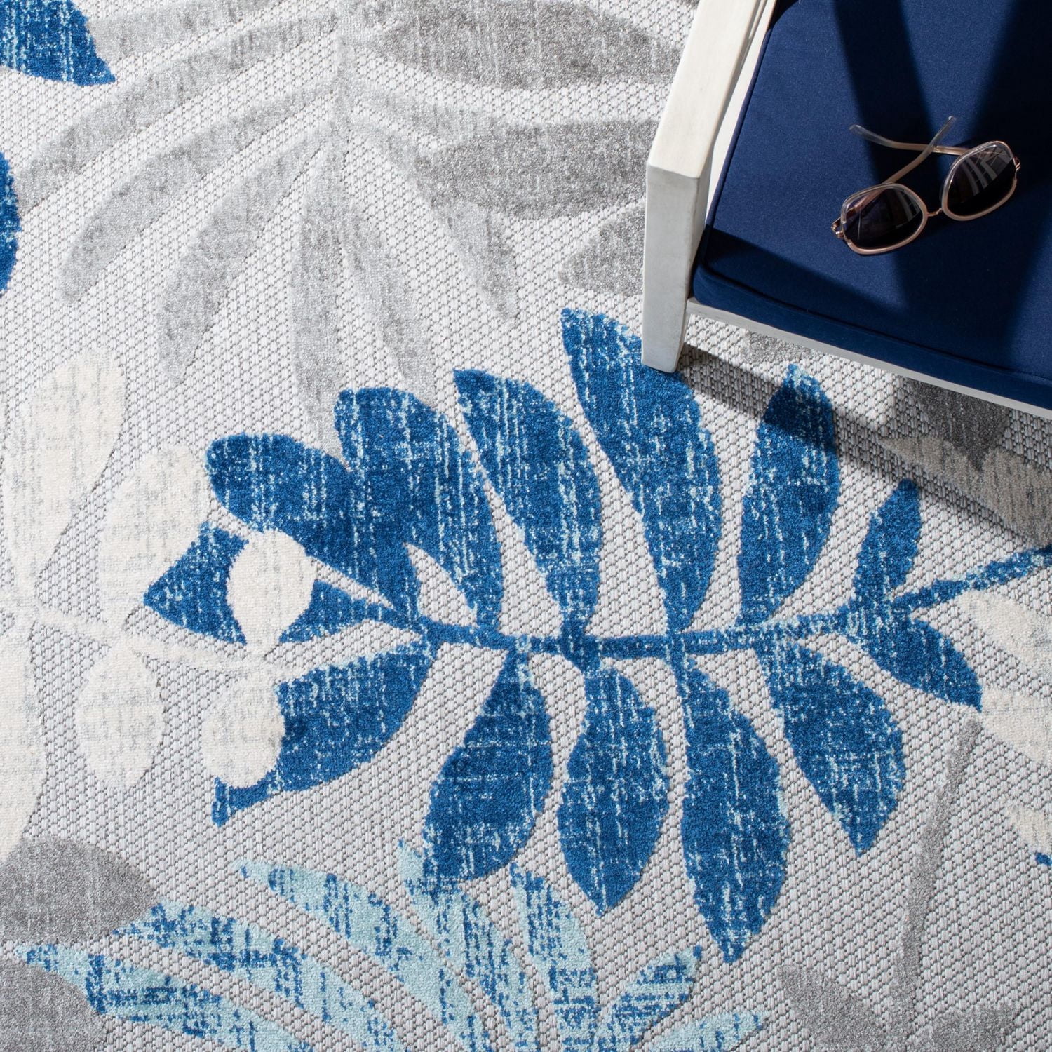 SAFAVIEH Cabana Elouise Floral Indoor/Outdoor Area Rug