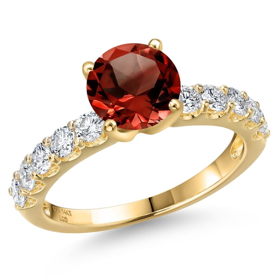 Gem Stone King 14K Yellow Gold Red Garnet and Lab Grown Diamond Engagement Ring for Women | 2.15 Cttw | Round 7MM | Gemstone January Birthstone | Size 6