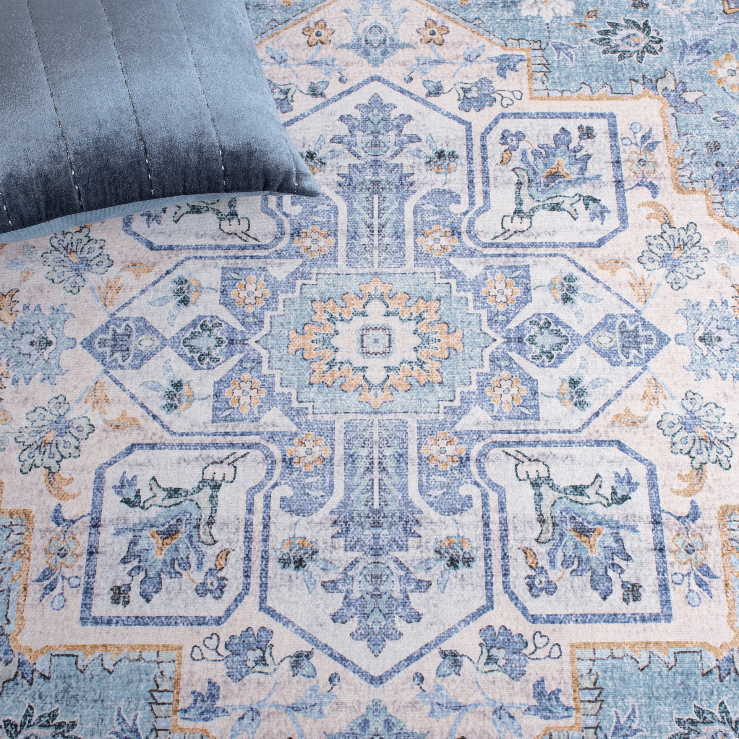 SAFAVIEH Tucson Luvina Traditional Machine Washable Area Rug, Light Blue/Blue, 3' x 5'