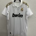 thumbnail image 1 of Maillot Classique Rétro Real Madrid Domicile. Football 1112, 1 of 2