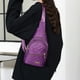 thumbnail image 4 of Bolsa de viaje para mujer - Mochila impermeable cruzada para el pecho con puerto USB y bolsillo antirrobo, gran capacidad (30x17x16cm) - Rojo, azul, tinta, 4 of 6