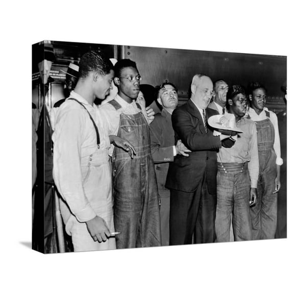 Art.com 'Scottsboro Boys' and Radical Lawyer Samuel Leibowitz Cheer at Penn Station Stretched Canvas Print Wall Art, 16" x 12"