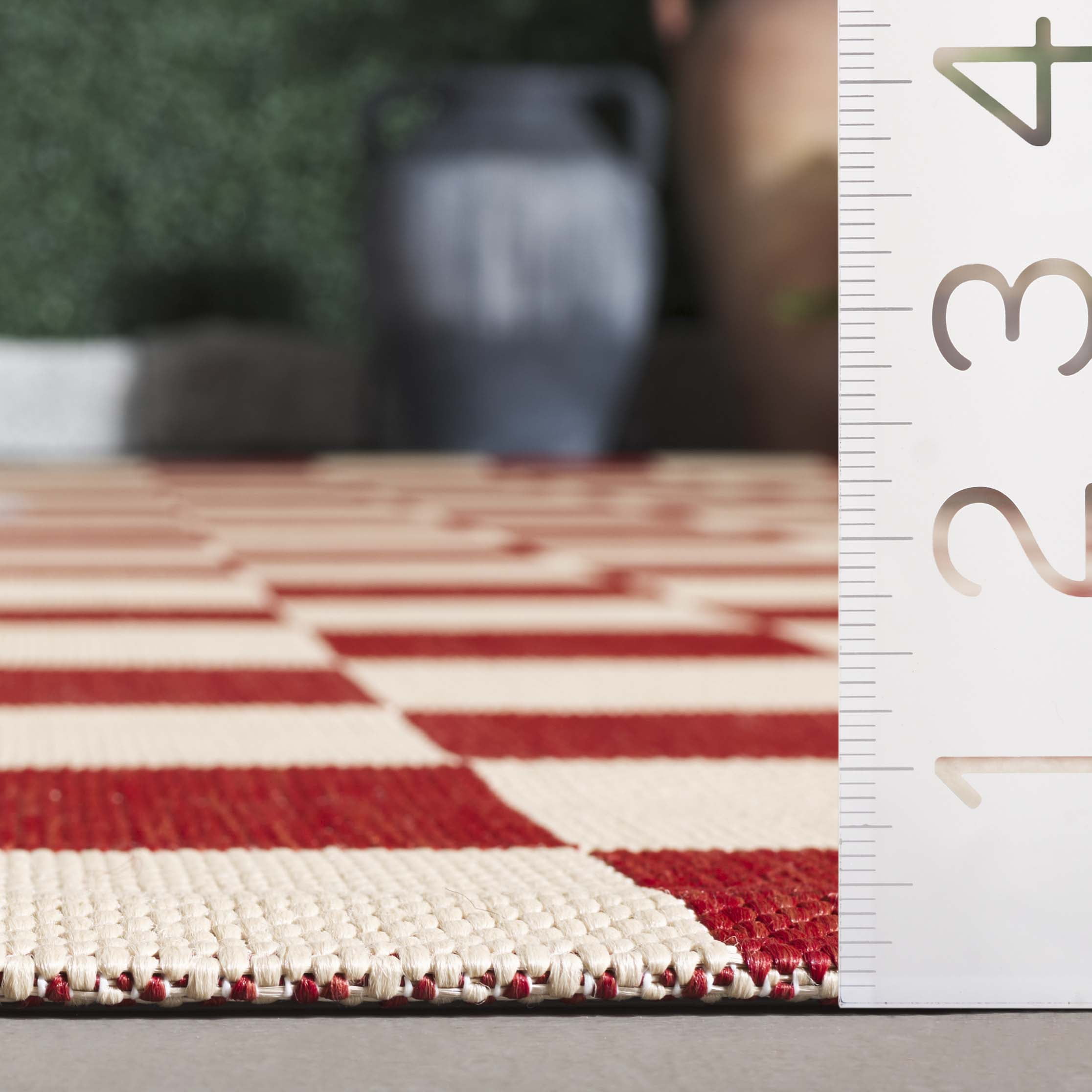 SAFAVIEH Courtyard Talbot Checkered Indoor/Outdoor Area Rug, Red/Beige, 8' x 10'