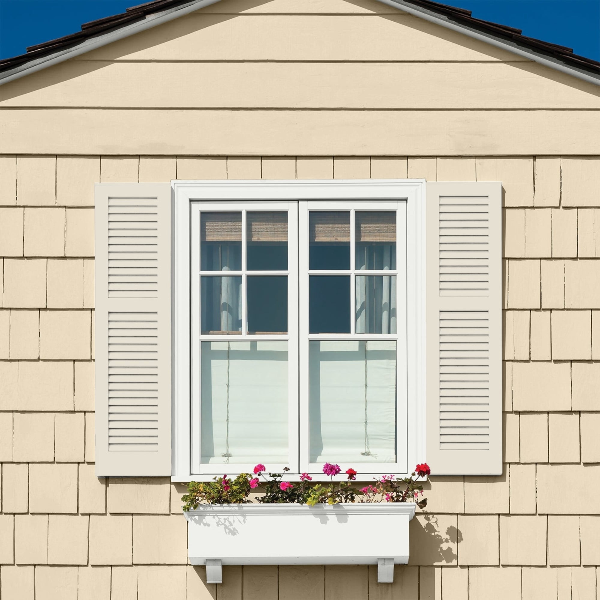 Glidden Fundamentals Focus / Off White Satin Exterior Paint, 1 Gallon