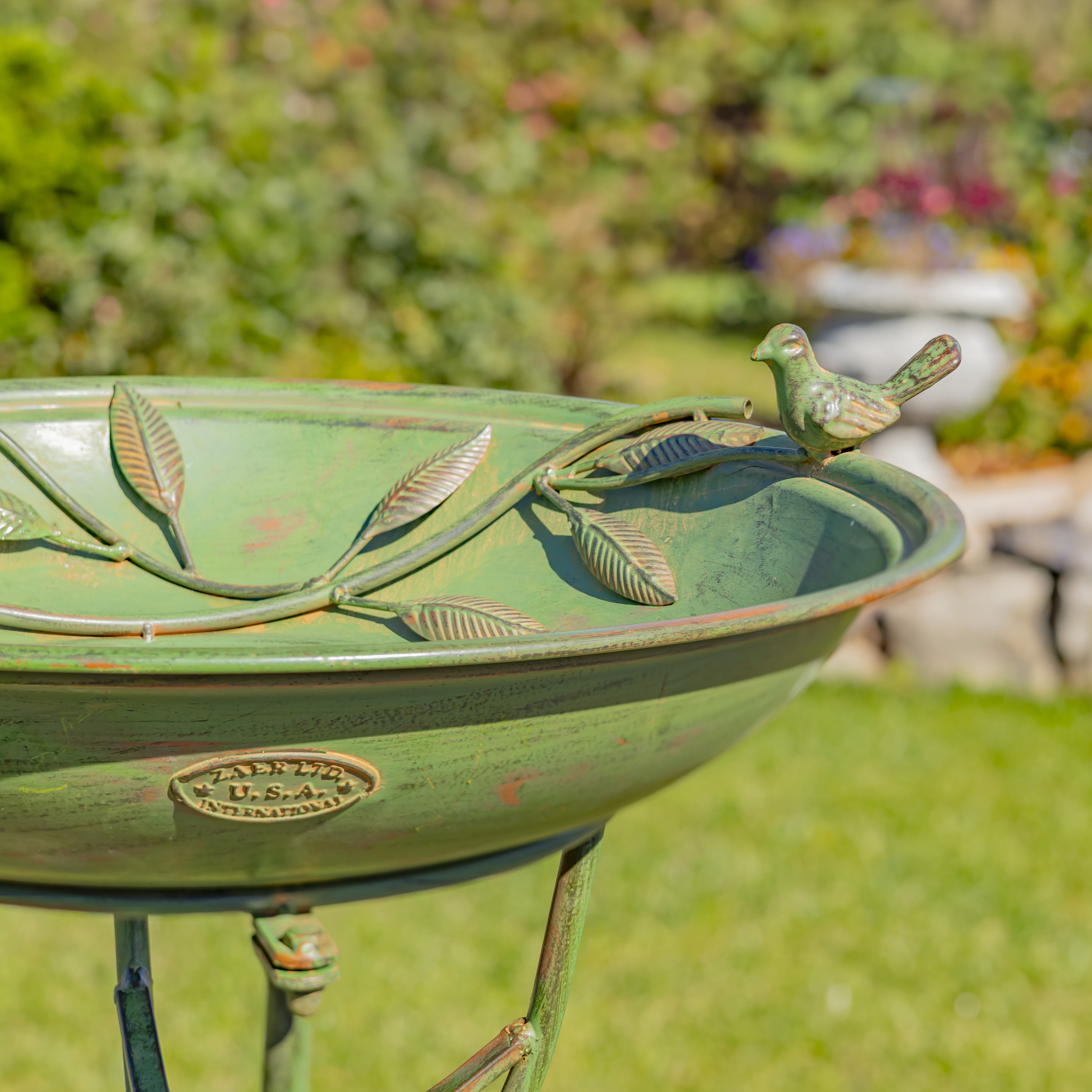 Zaer Ltd. Deep Well Made Metal Birdbath with 2 Cast Iron Birds and Leaf Decoration (Antique Green)