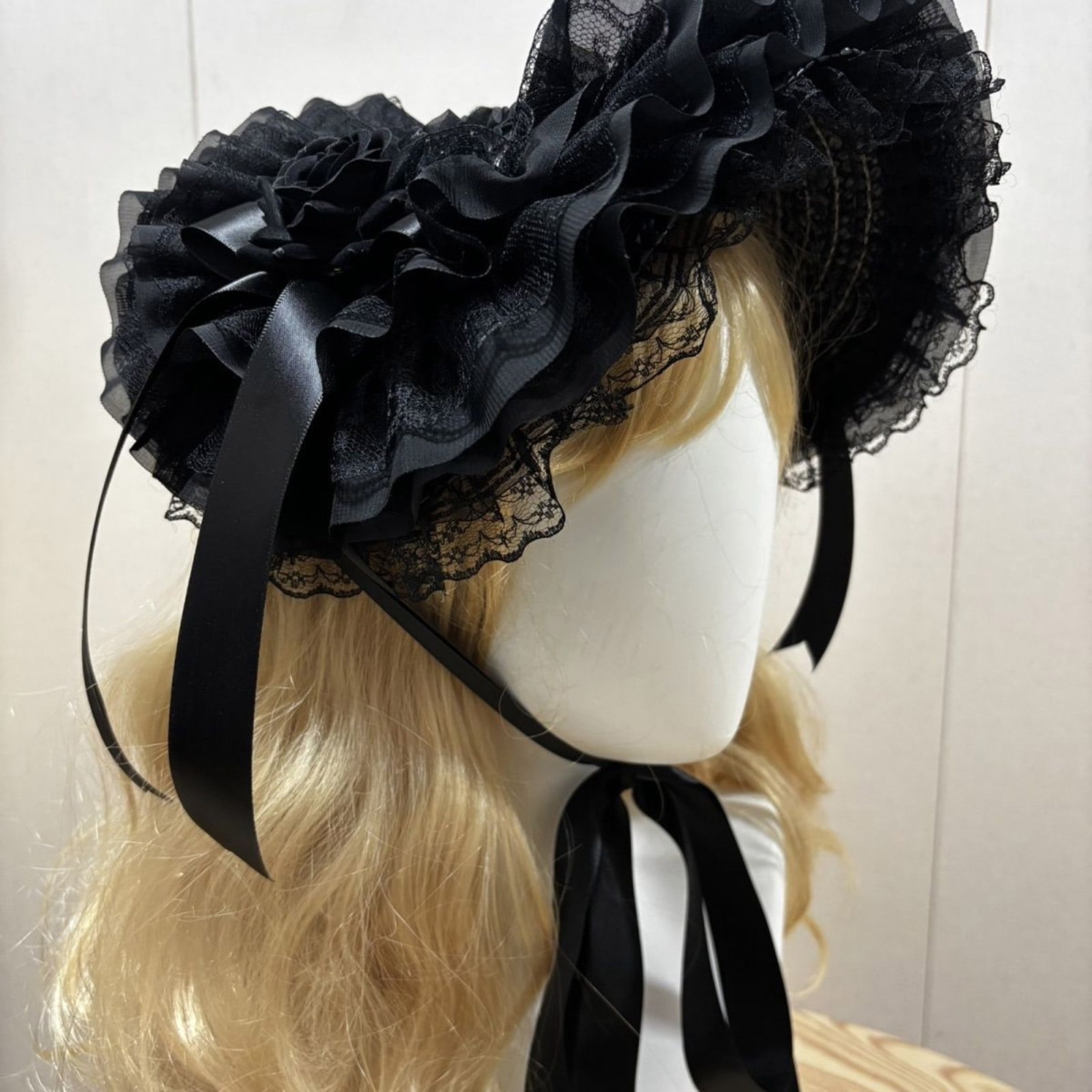Woven Straw Bonnet Hat Adjustable Ribbon Necktie Hat for Theme Event Dressingup Roleplay Headwear For Masquerades Party