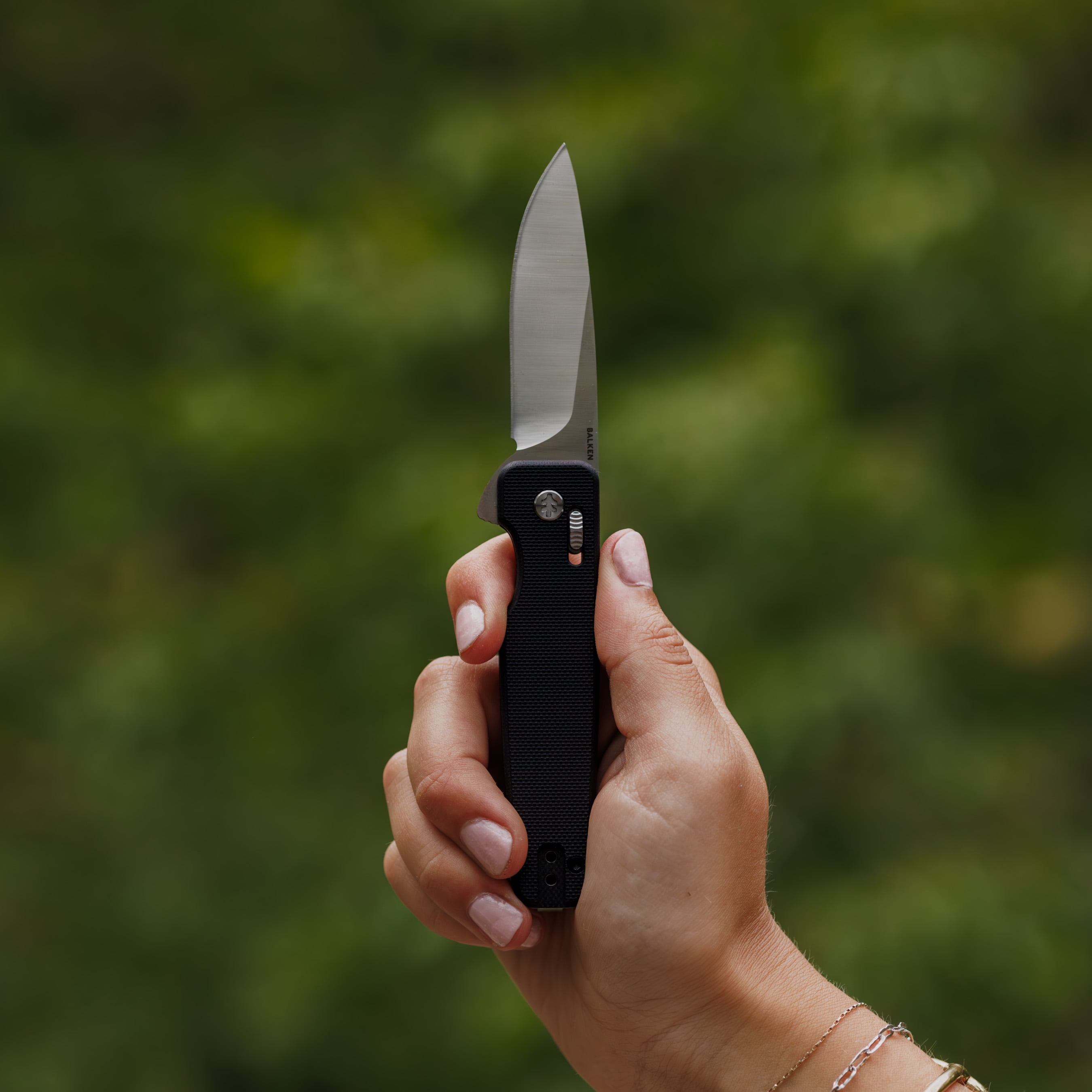 Swiss Tech Crossbar Lightweight Locking Flipper Knife, D2 Steel with a Low Profile Back Flipper, Black