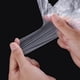 thumbnail image 4 of Xiao Hua 200 piezas/100 pares de guantes desechables de plástico PE, adecuados para cocinas domésticas, restaurantes y limpieza industrial., 4 of 5