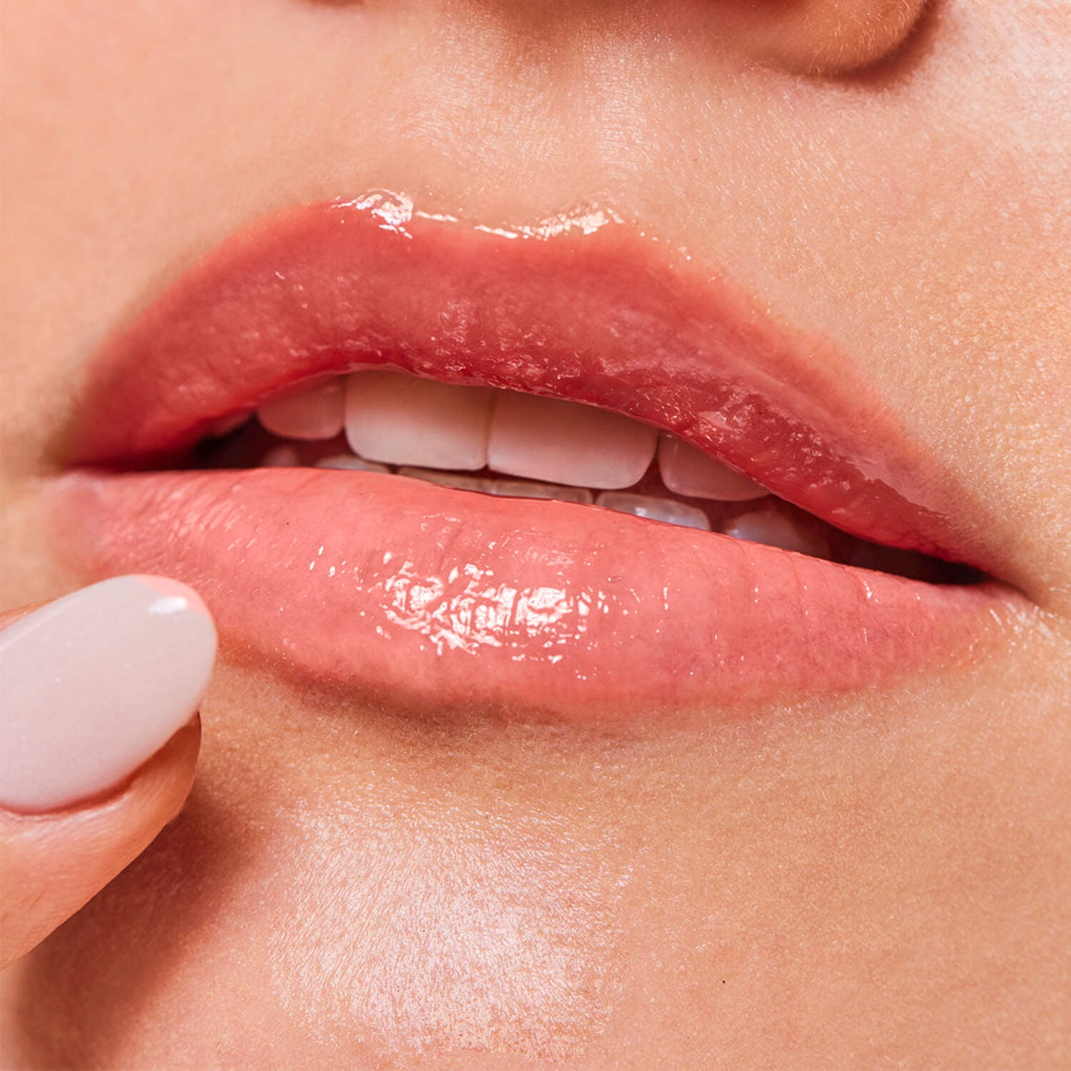 Restorative Lip Treatment - The Ultimate Plumping Solution