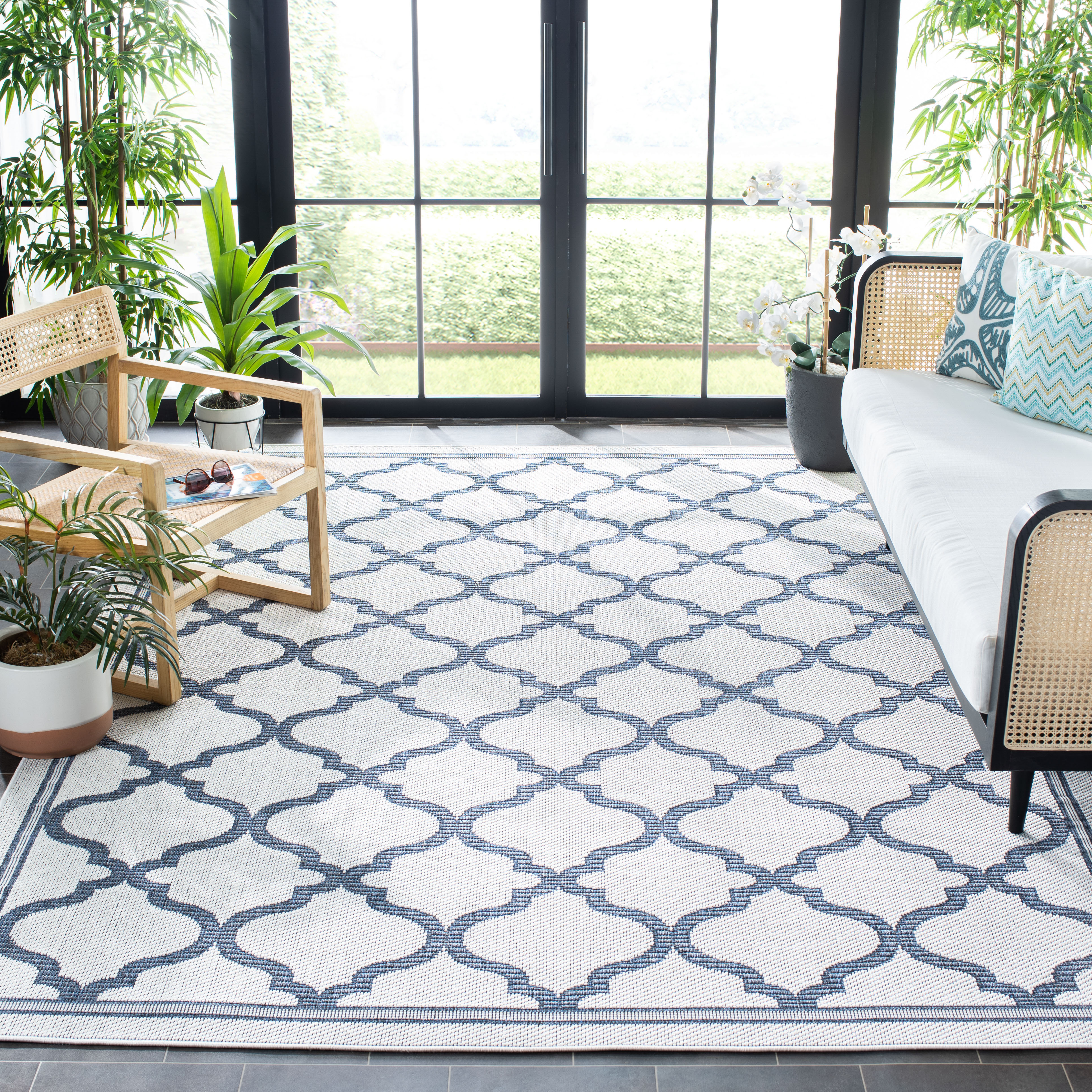 SAFAVIEH Machine Washable Rug Indoor/Outdoor Bermuda Collection - Bermuda Corie Geometric Quatrefoil Indoor/Outdoor Area Rug Ivory/Charcoal, 9' x 12'