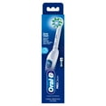 thumbnail image 2 of Brosse à dents à pile Oral-B Nettoyage professionnel, Nettoyage en profondeur - Blanc, avec (1) brossette, minuteur intégré et piles incluses, 2 of 16