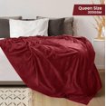 thumbnail image 2 of Ropa de cama Blanket Utopia, forro polar, tamaño queen, color burdeos, 300 g/m², 2 of 9