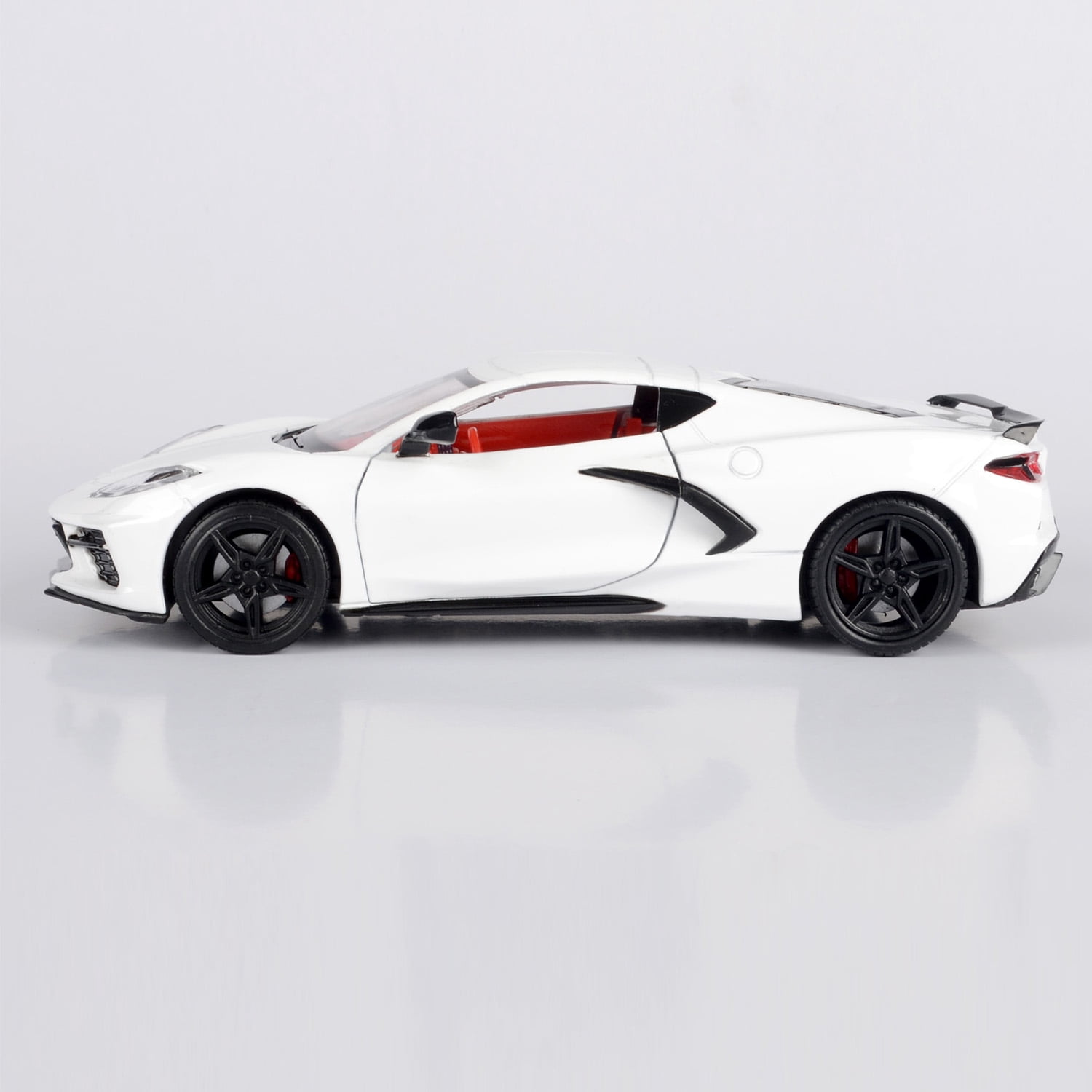 1:24 Die Cast Motormax 2020 Corvette Stingray 8th Generation. Part of the History of Corvettes Collection.