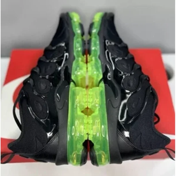 【美品】 Nike Air Vapormax Plus Black volt Nike Air VaporMax Plus 'Volt' On-Foot, Release Date Changed