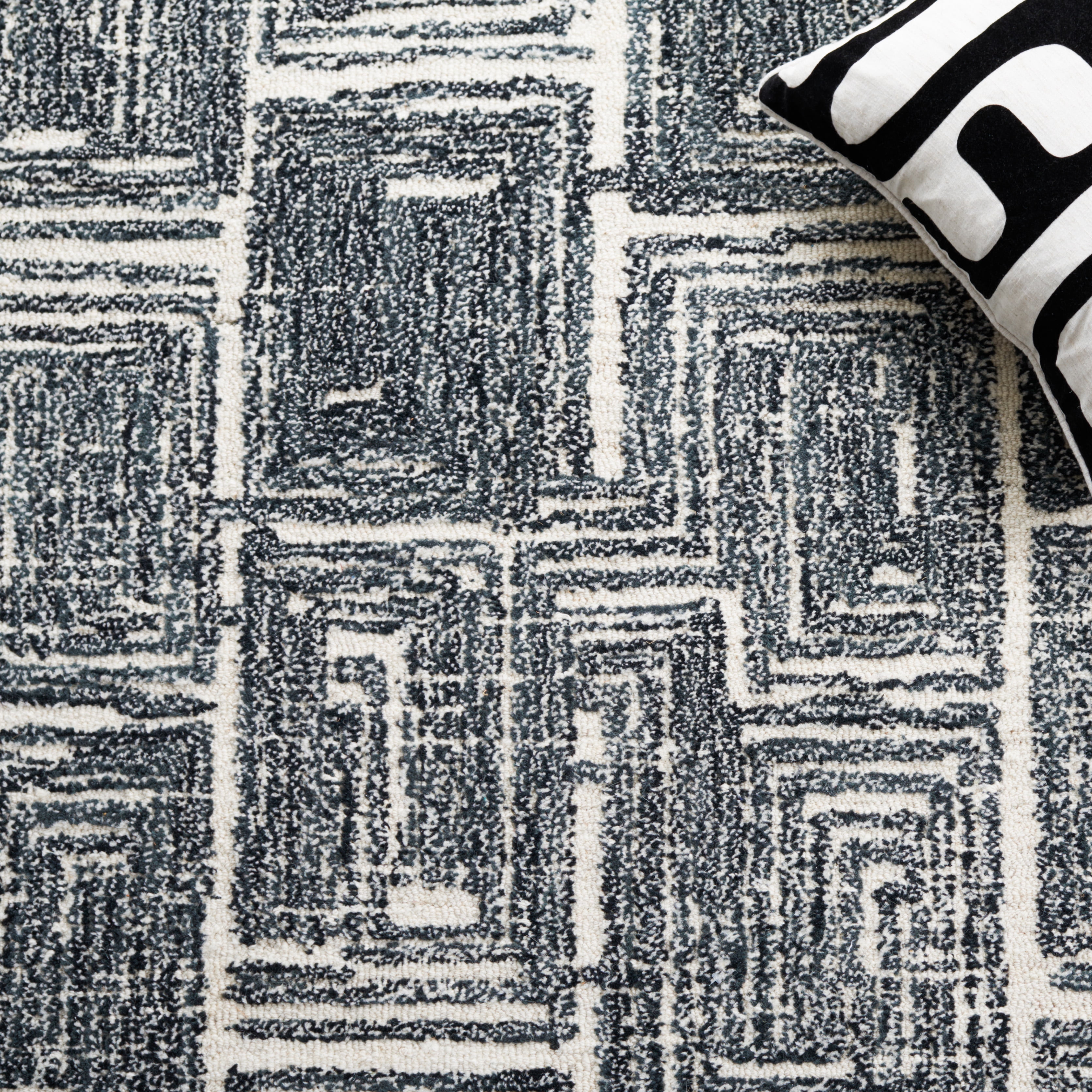 SAFAVIEH Metro Fulton Distressed Area Rug, Black/Ivory, 3' x 5'
