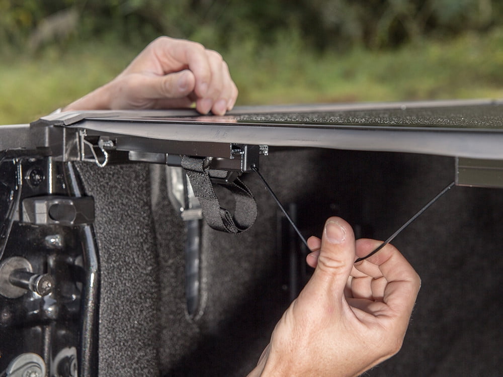 Gator Evo Hard Folding Bi Fold Tonneau Truck Bed Cover 2015 2018 Ford F150 6 5 Ft Bed Walmart Com Walmart Com