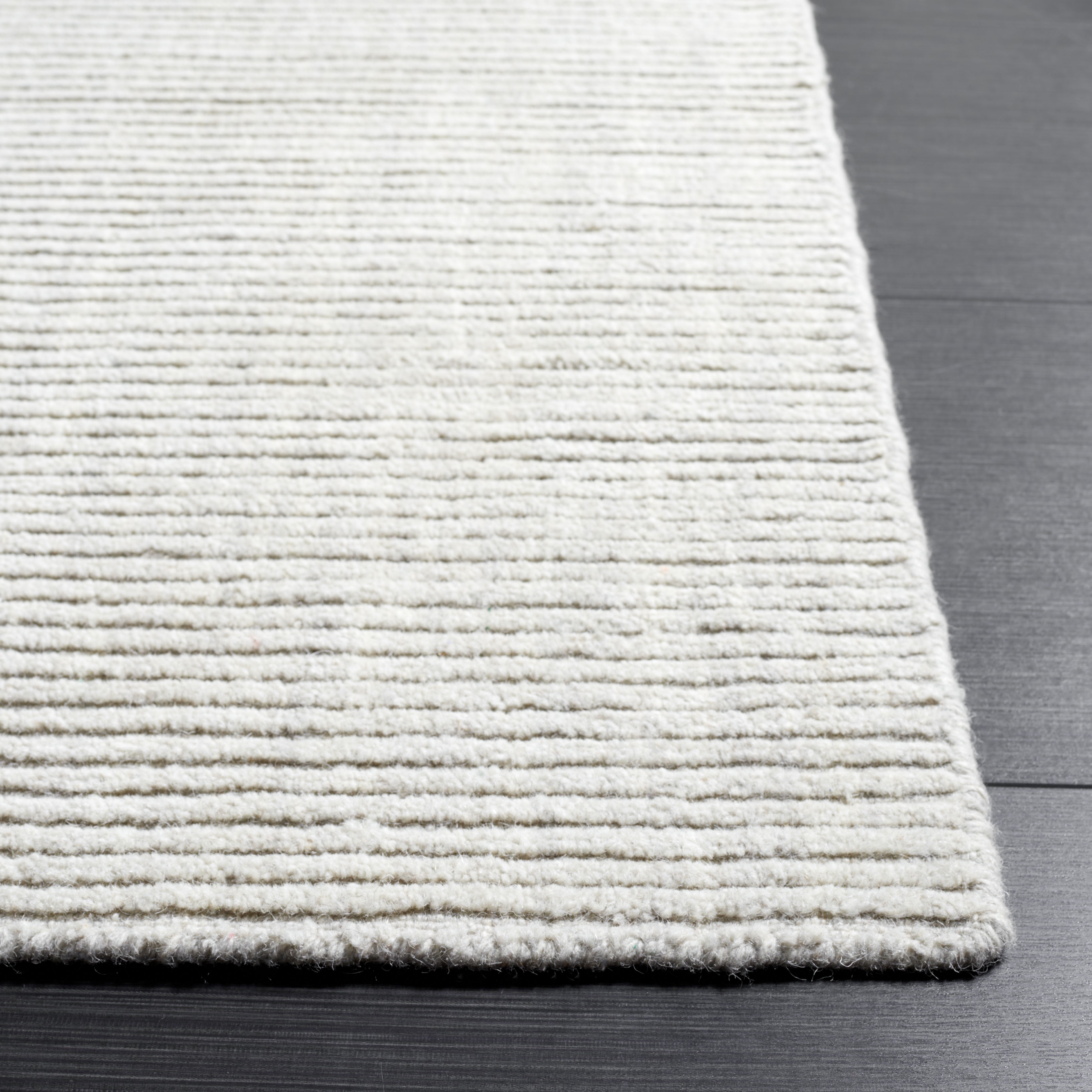 Safavieh Himalaya Hayden Solid Area Rug, Light Gray, 6' x 6' Square