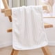 thumbnail image 1 of Zhuge Toalla de baño de 3 piezas de vellón coral, multiusos: para baño, fitness, ducha, deportes, se adapta a diversas situaciones sin esfuerzo. 13,78 x 29,53 pulgadas (blanco)., 1 of 5