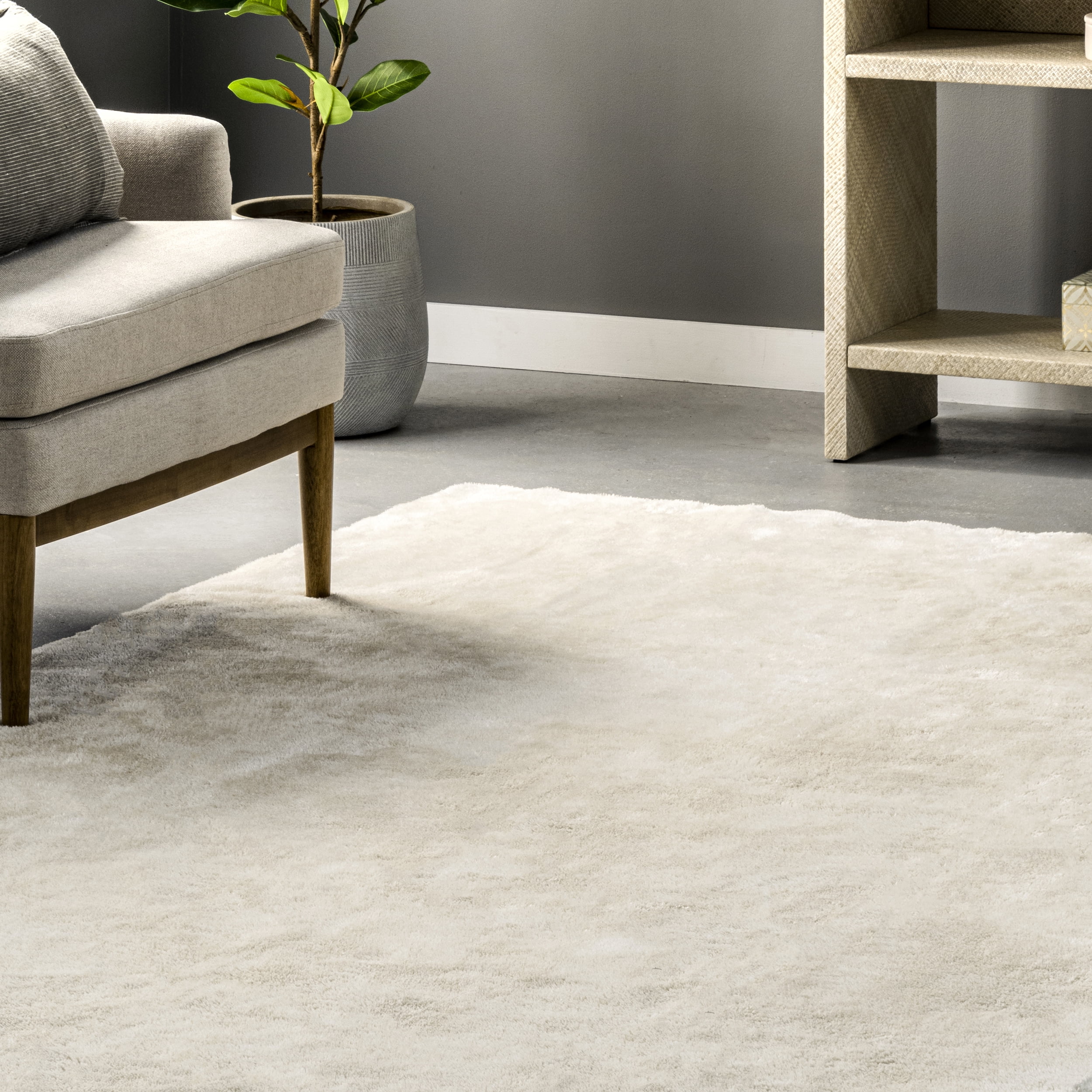 Loni Solid Machine Washable Shag Area Rug  Light grey rug, Shag area rug,  Area rugs