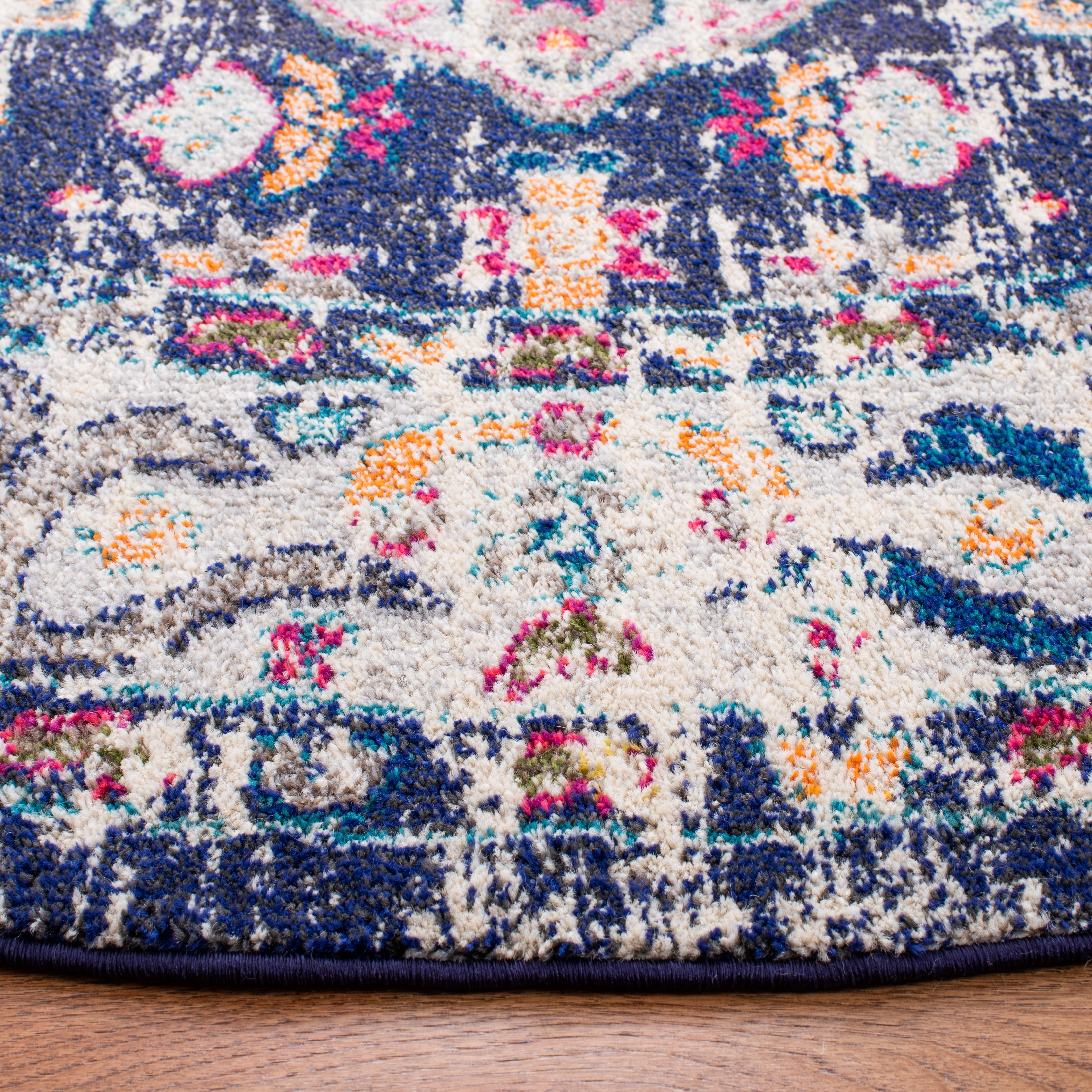 SAFAVIEH Madison Trenton Vintage Traditional Area Rug, Navy/Ivory, 6'7" x 6'7" Round