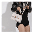 thumbnail image 4 of Bolso De Mano Hombro + Cartera 2pz Belug,  Blanco, 4 of 5