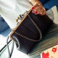 thumbnail image 3 of Bolso de mujer con clip en la boca, bolso de concha, bolso de hombro portátil retro europeo y americano de otoño e invierno de PU, 3 of 6