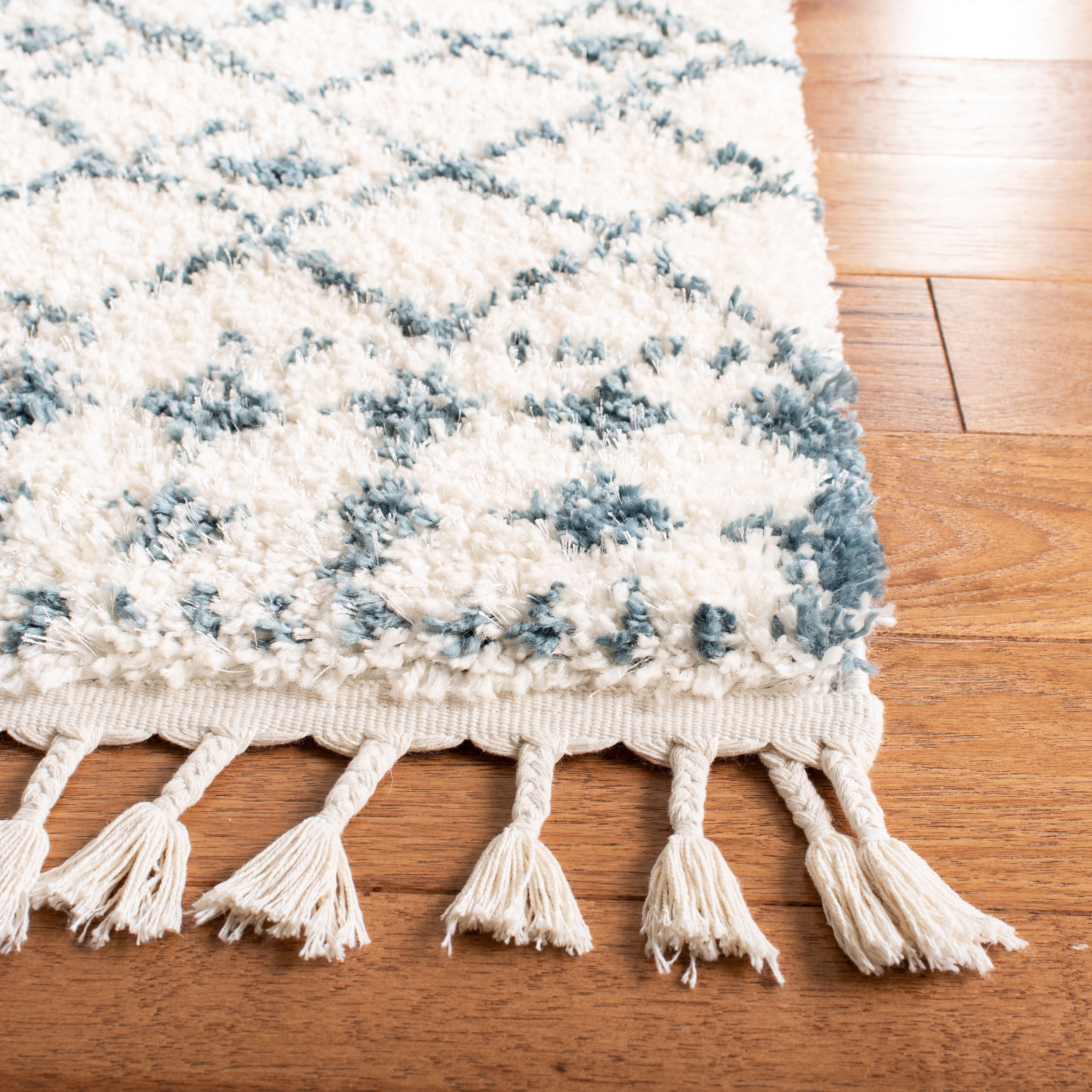SAFAVIEH Berber Fringe Nathan Aztec Shag Area Rug, Cream/Blue, 6'7" x 9'