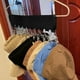 thumbnail image 4 of Perchero de pared para sombreros, organizador portátil para sombreros, con 10 pinzas para gorras de béisbol, 4 of 5