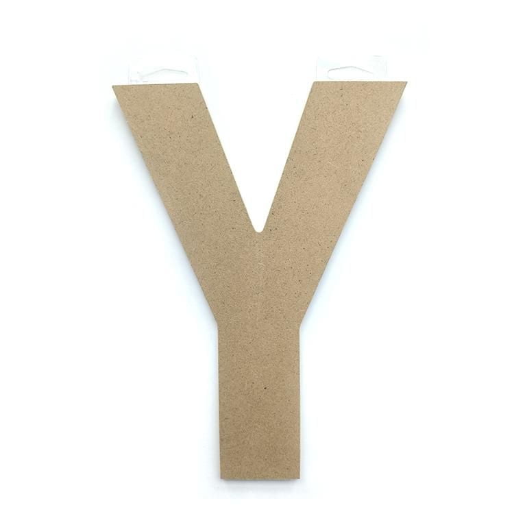 Lettre Y en bois du décor Lerman