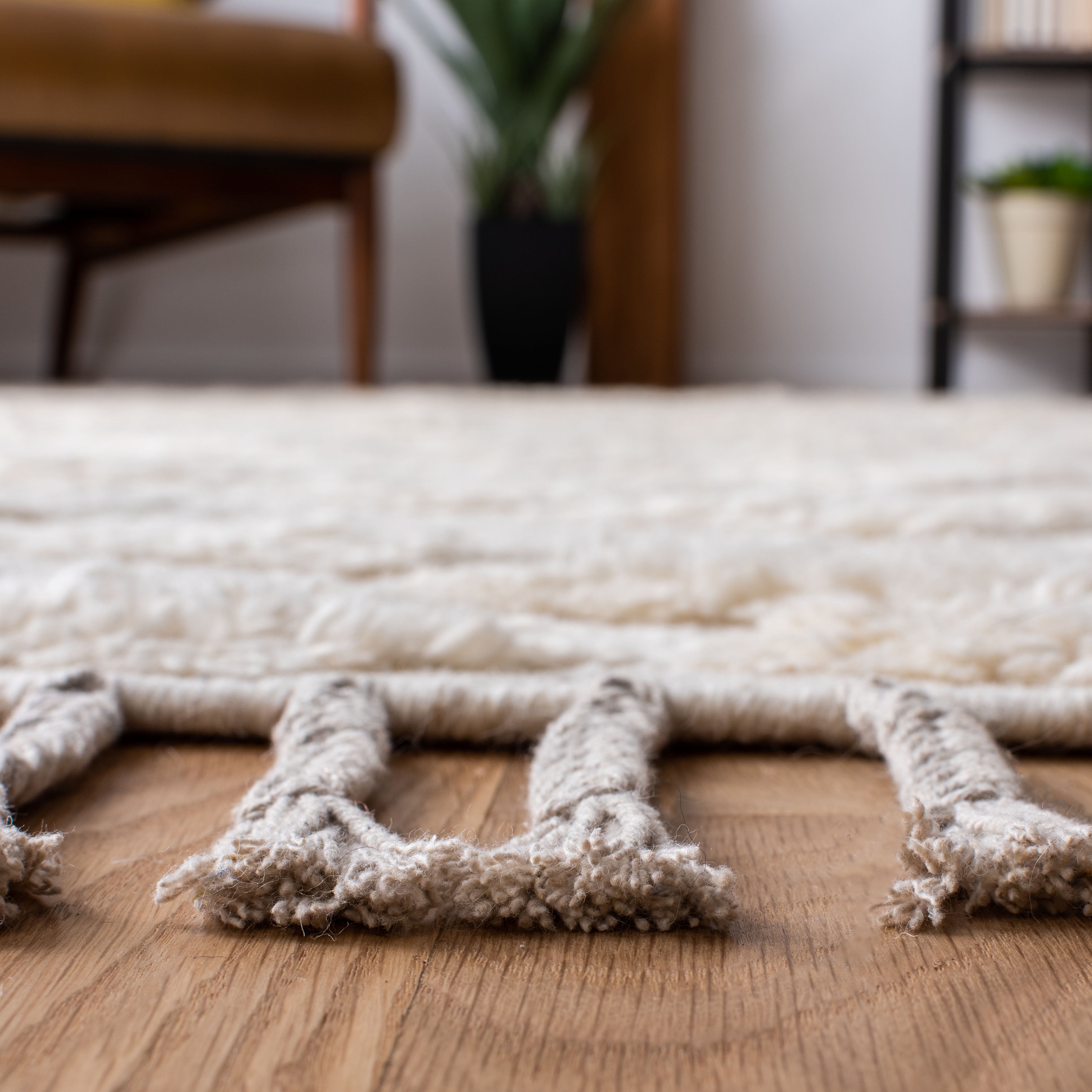 SAFAVIEH Casablanca Winona Solid Wool Runner Rug, Ivory, 2'3" x 8'
