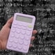 thumbnail image 5 of Xihbxyly Mini Calculadora Digital de Escritorio, Pantalla Lcd Nítida de 8 Dígitos, Teclas Redondas Cómodas, Elegante Diseño Degradado, Esencial para La Oficina En Casa, Herramienta Escolar Versátil,, 5 of 7