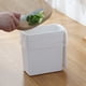 thumbnail image 4 of Cubo de basura de plástico para escritorio, mini cubo de basura de plástico con tapa (blanco), 4 of 6