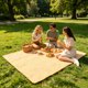 thumbnail image 5 of Alfombra de picnic de papel de aluminio para exteriores, impermeable, plegable de 2x2 m, accesorio para acampar, playa, jardín, senderismo y viajes, 5 of 6