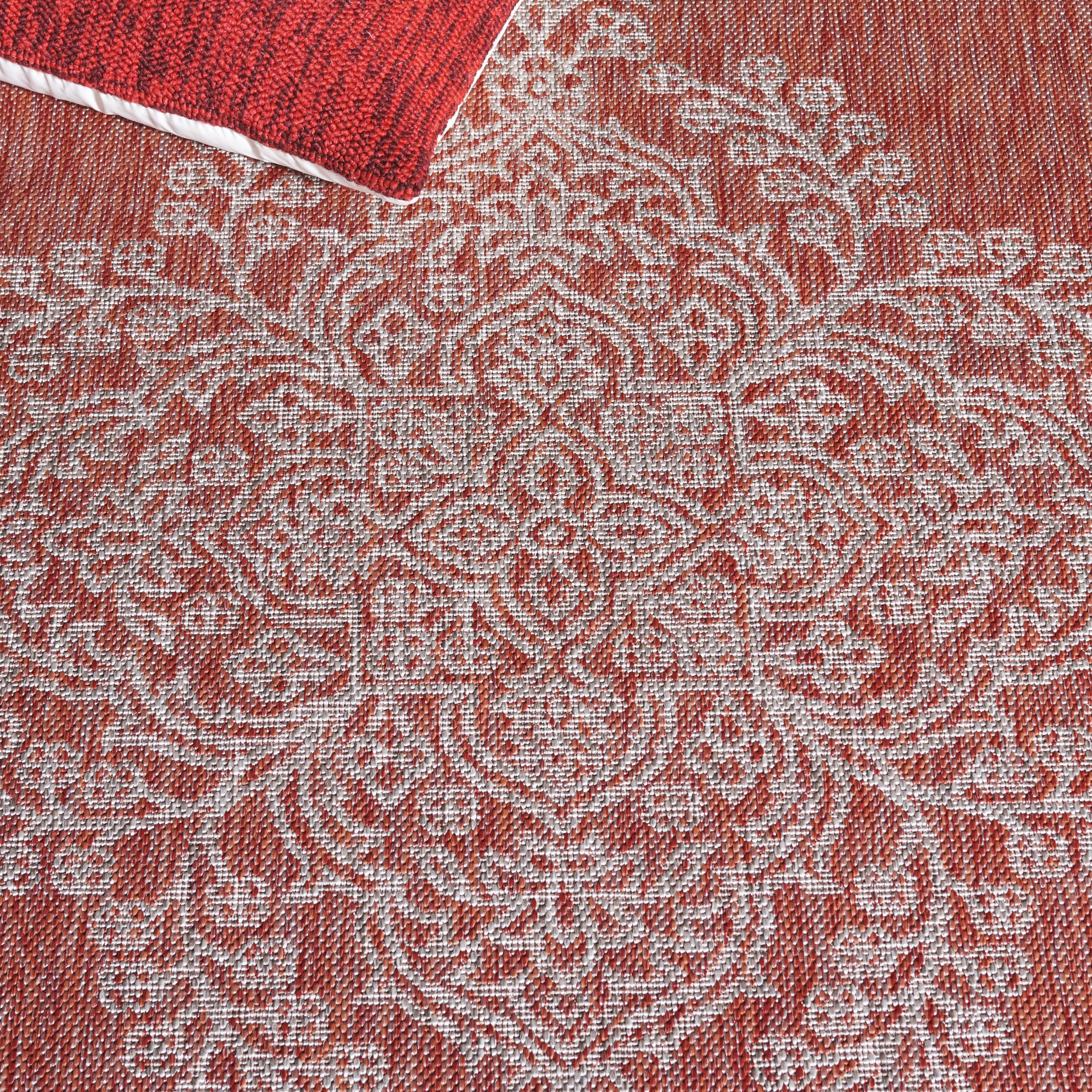 SAFAVIEH Courtyard Alease Medallion Indoor/Outdoor Area Rug, Red/Beige, 5'1" x 7'6"