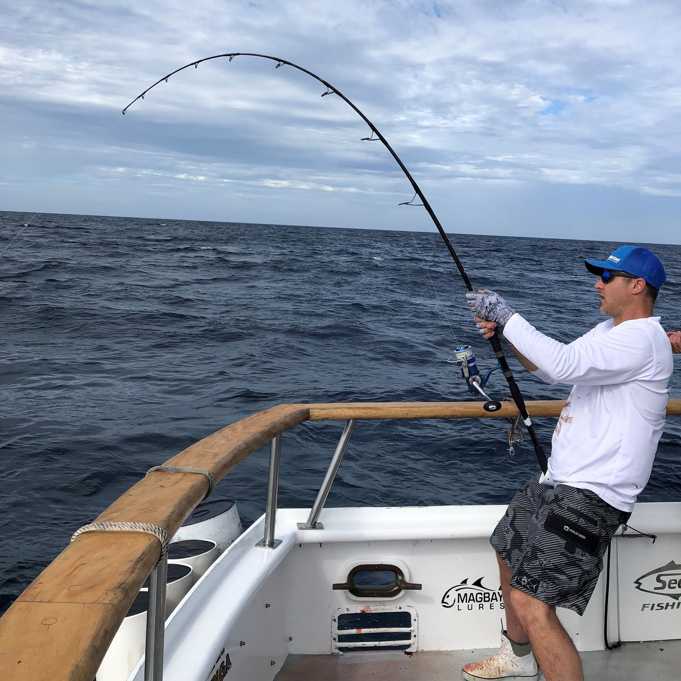 Okuma Azores 5.4:1 Left/Right Hand Saltwater Spinning Fishing Reel 