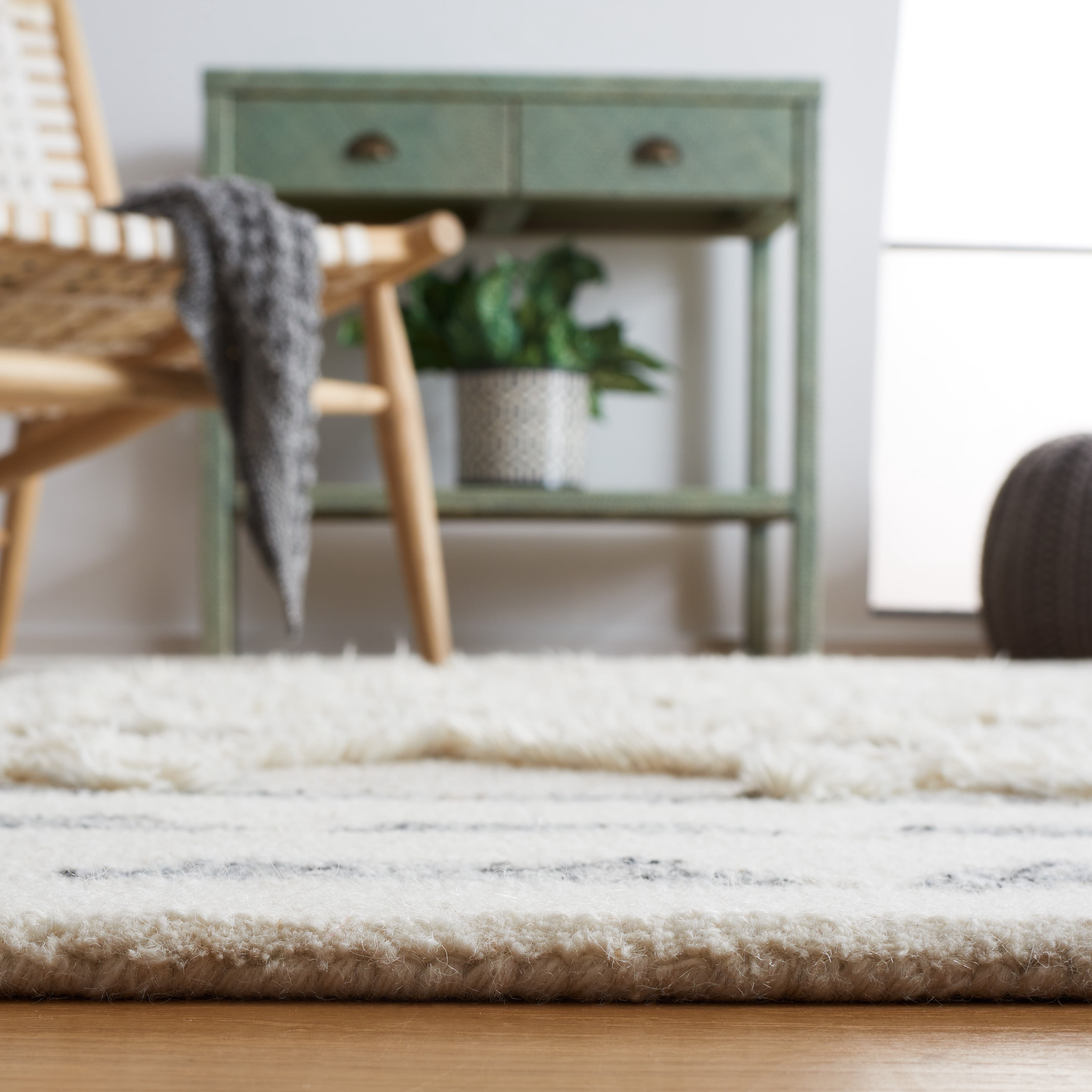 SAFAVIEH Casablanca Bojan Diamond Area Rug, Grey/Ivory, 6' x 6' Square