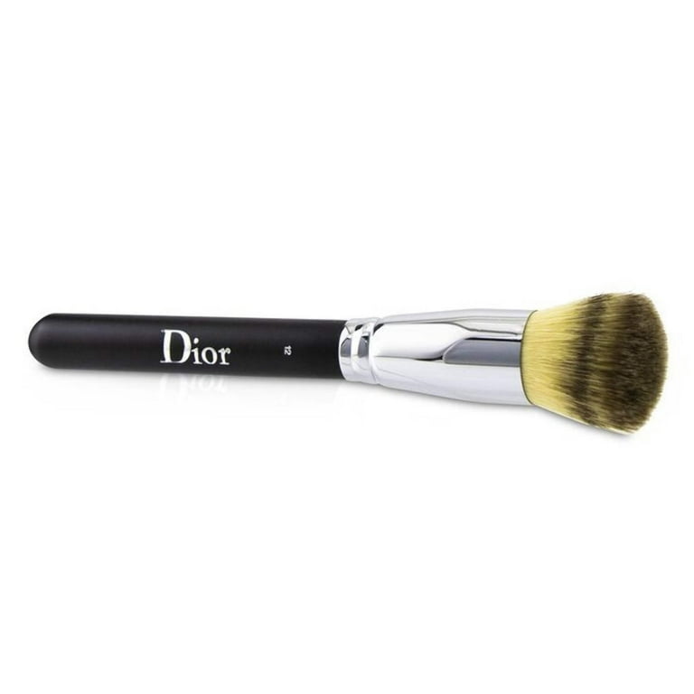 メイク道具・化粧小物 Dior BACKSTAGE BRUSHES COLLECTION Dior Backstage Contour Brush N°15 - Makeup Brushes | Dior US