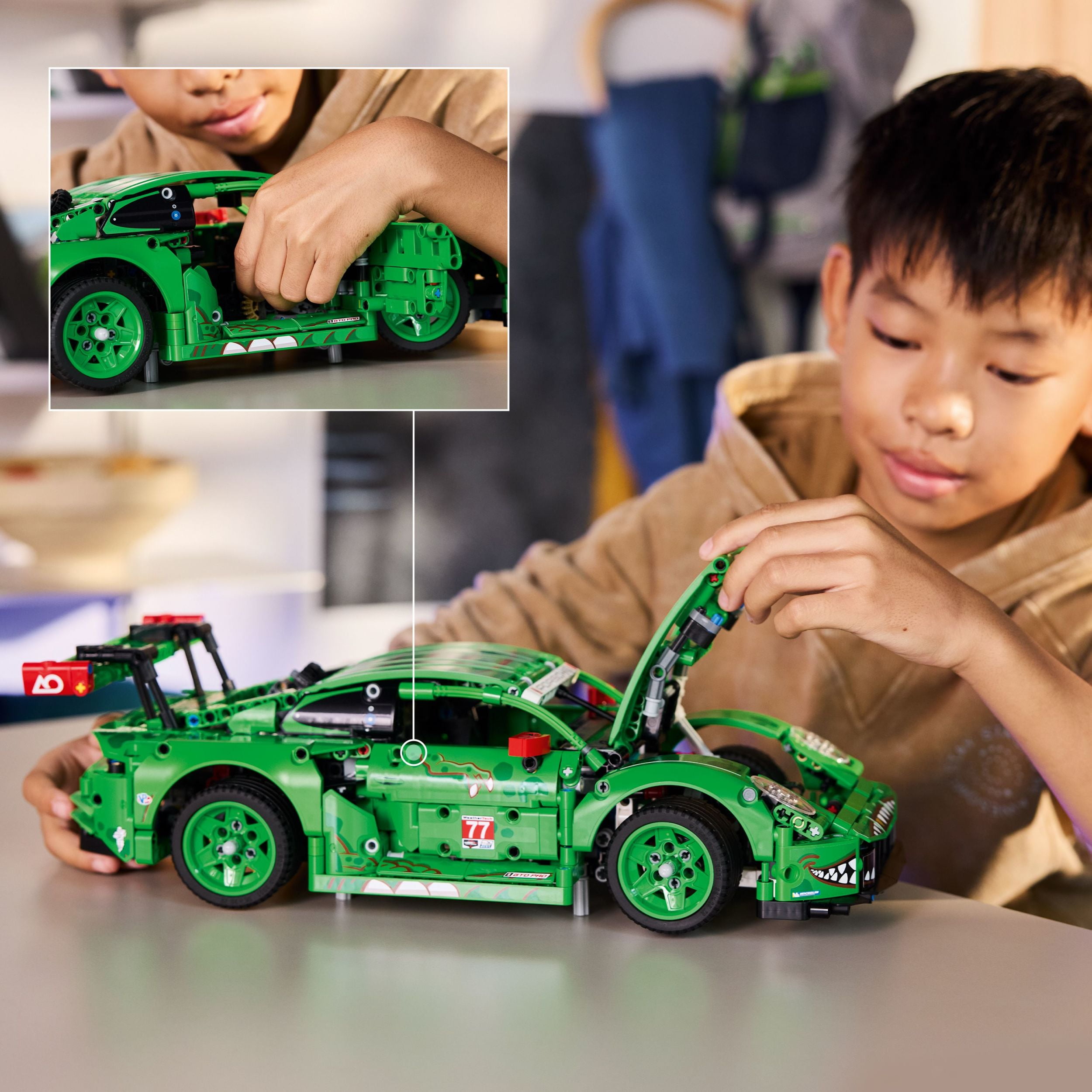 LEGO Technic La Voiture de Course Porsche 911 GT3 R REXY AO Racing 42224