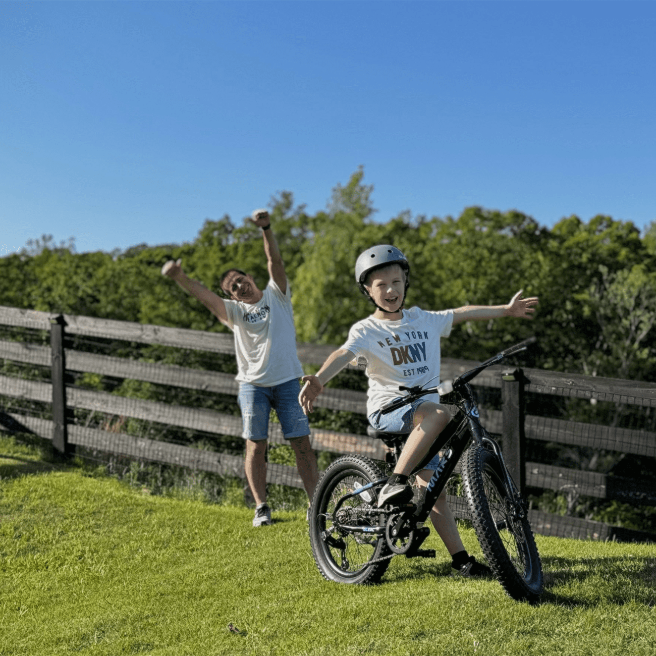 Glerc Mars Kids Mountain Bike, 20 Inch Fat Tire Bike for Teen Ages 6-12 Year Old, Bicycle with 2.8-Inch Wide Tires and 6 Speed Drivetrain,Black